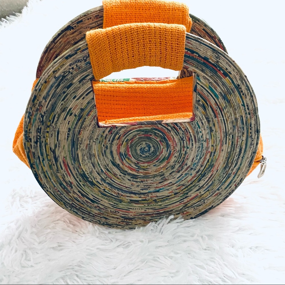 New! RARE ✨ Hand-woven Recycled Paper Handbag - Picture 2 of 9